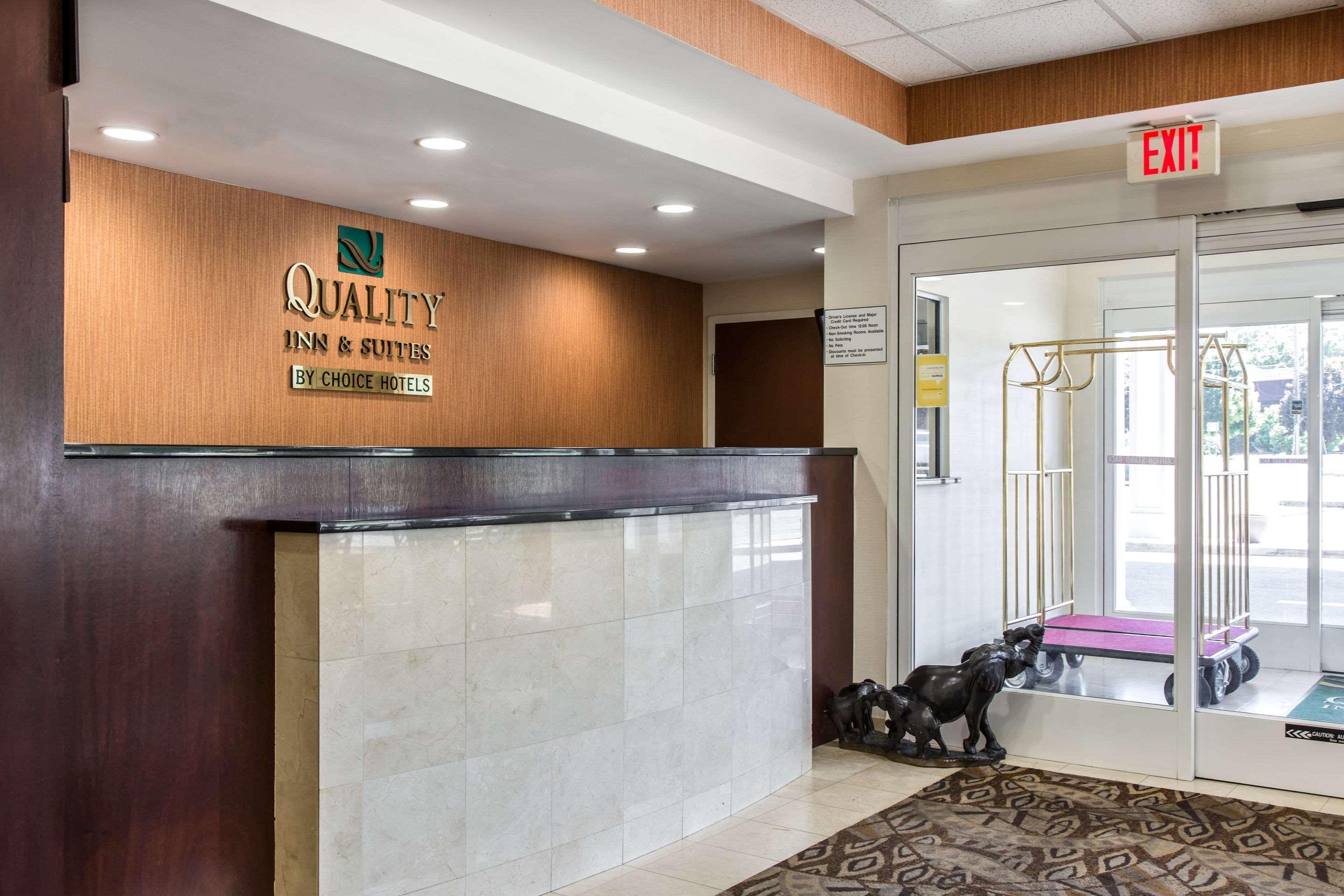 Quality Inn & Suites Danbury Near University Екстериор снимка